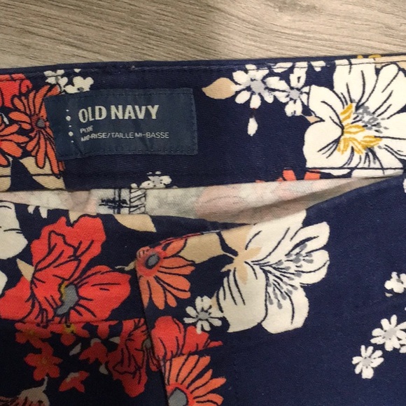 Old Navy Capris - Picture 2 of 7